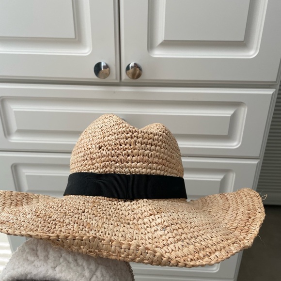 J Crew packable Women’s straw hat - Picture 2 of 5